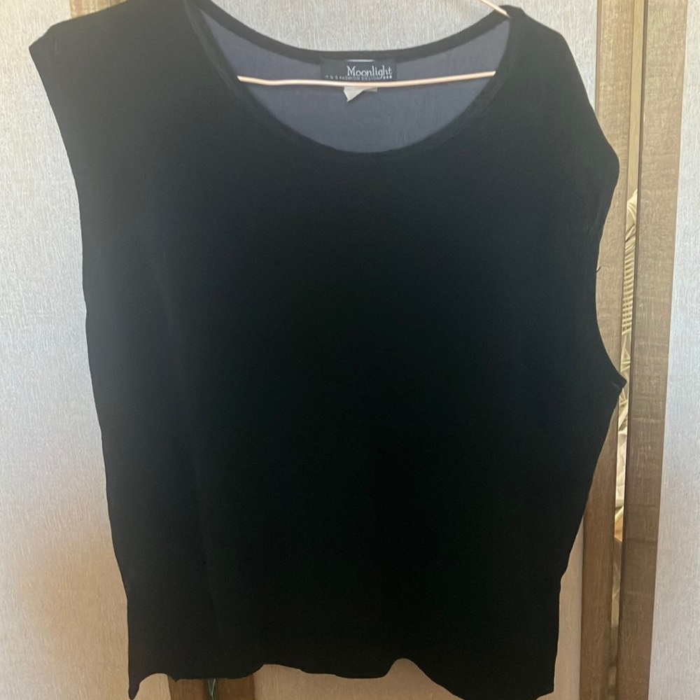 FINAL MARKDOWN Women's textured Black Sleeveless Top xl
RA0617